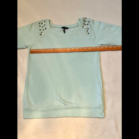 NOLLIE WOMENS SWEATSHIRT MINT GREEN SPIKED SHOULDER ACCENT CUFFS M LIGHTWEIGHT - Picture 7 of 12